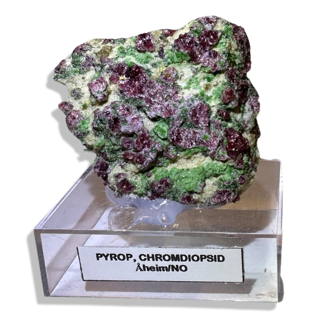 Pyrope Garnet and Chromium Diopside, Hakkari, Turkey