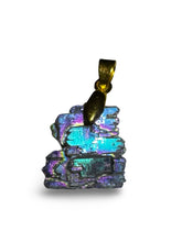 Load image into Gallery viewer, Sage Aura Colombian Faden Quartz Pendant, Colombia &amp; USA aura
