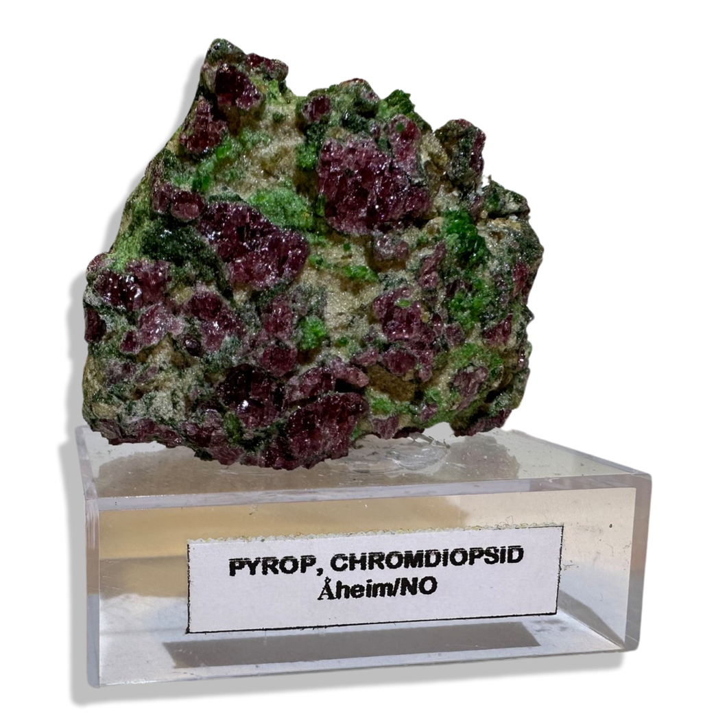 Pyrope Garnet and Chromium Diopside, Hakkari, Turkey