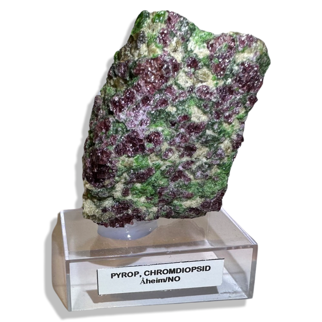 Pyrope Garnet and Chromium Diopside, Hakkari, Turkey