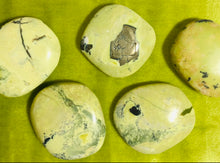 Load image into Gallery viewer, Serpentine with Pyrite, Peru
